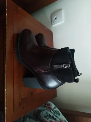 Botines de tacón, negros y burdeos