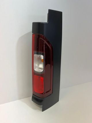 PILOTO TRASERO DERECHO RENAULT TRAFIC 3