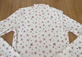 Body blanco flores manga larga