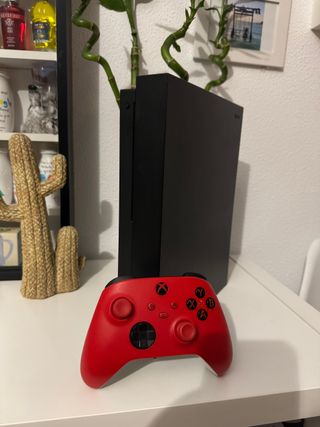 Xbox One X 1TB Negra + Mando Rojo