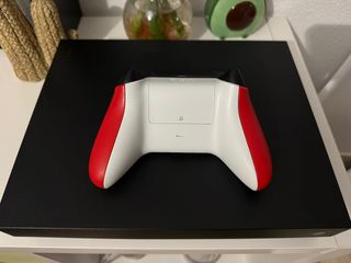 Xbox One X 1TB Negra + Mando Rojo