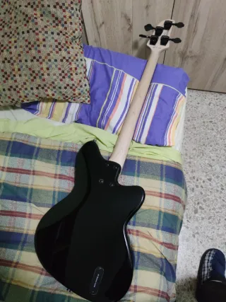 Bajo Ibanez TMB 100 zurdo