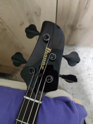 Bajo Ibanez TMB 100 zurdo