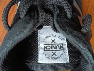 Zapatillas/Bambas Munich Hombre Negras y Plateadas