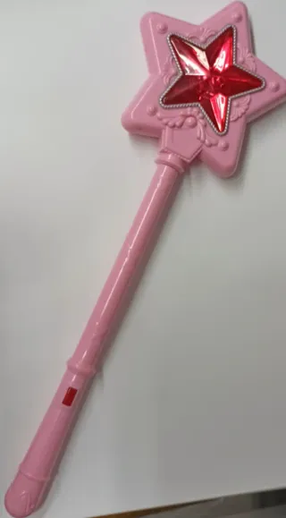 Varita  rosa con estrella roja, con luz y sonido