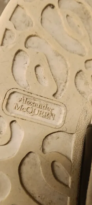 Alexander McQueen oversize bianche