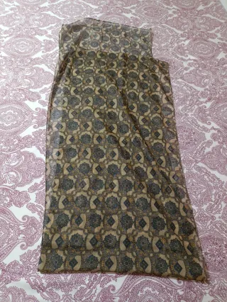 Foulard estampado marrón y beige