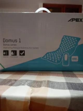 Cama articulada con barandillas y colchón