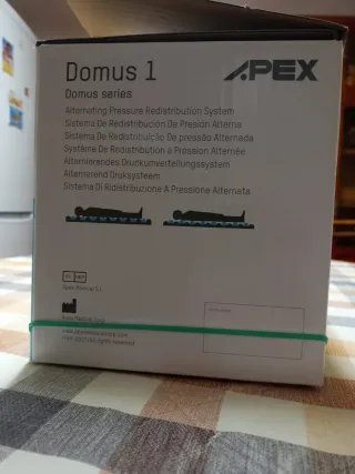 Cama articulada con barandillas y colchón