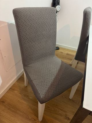 Mesa de cristal con 4 sillas