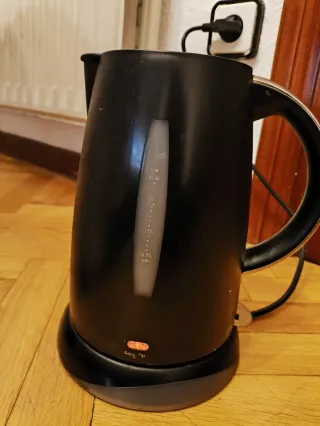 Hervidor de agua negro