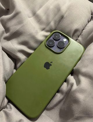 iPhone 14 Pro Max Morado Oscuro