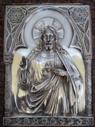 Sagrado Corazón de Jesús bajorrelieve