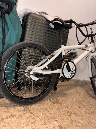 Bicicleta BMX Blanca (precio negociable)
