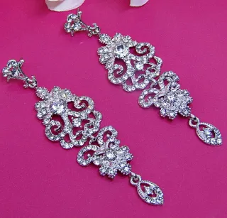 Pendientes largos plateados con cristales