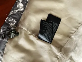 Chaqueta The North Face verde oliva impermeable