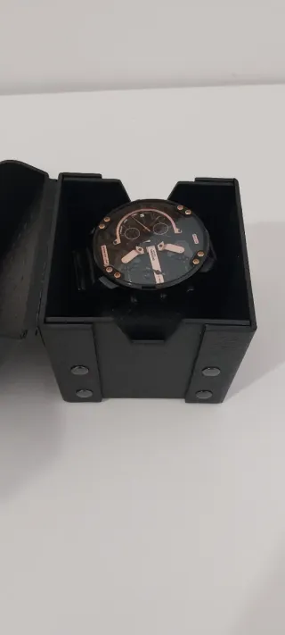Reloj Diesel Mr. Daddy 2.0 Negro y Dorado