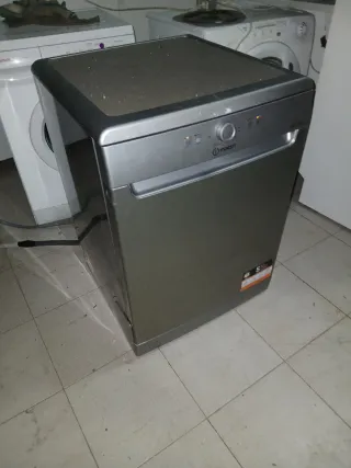 Lavavajillas Indesit plateado de 85 altura x60x60