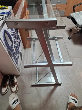 Mesa de ordenador cristal y metal