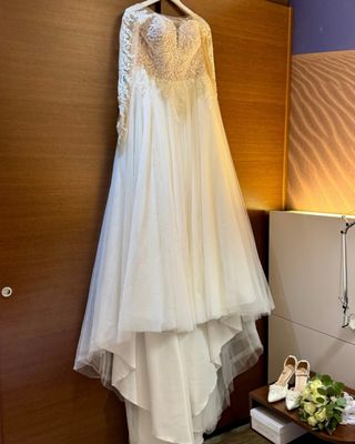Vestido de Novia Corte Princesa con cola y Velo