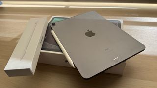 iPad Pro 11 64GB Gen 1 + Apple Pencil + accesorios