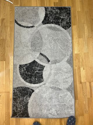 Alfombra moderna círculos gris y negro.