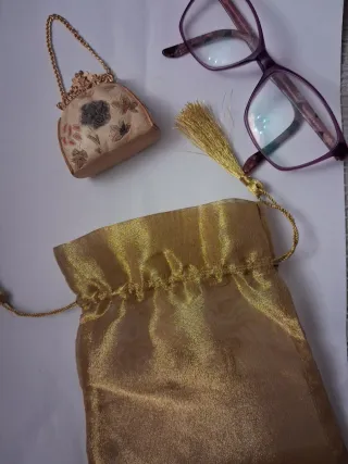 Bolsito de colección con cadena