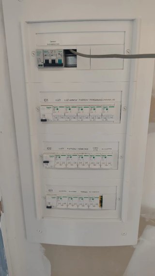 Servicio técnico, electricidad y fontanería.