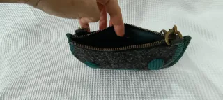 Pochette con catena e ciondoli