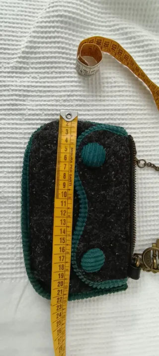 Pochette con catena e ciondoli