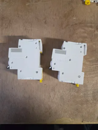 2 Interruptores Magnetotérmicos Schneider 63A