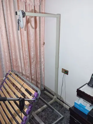 Cama articulada con colchón y triángulo