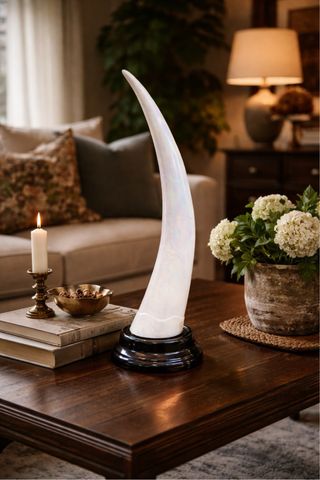 Escultura Decorativa Porcelana Blanca y Dorada