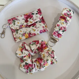 Llavero, Coletero y Monedero Floral