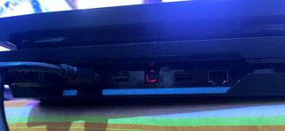 PS4 + 2 cables + 1 mando