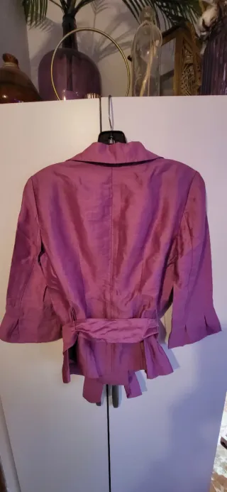 Conjunto Chaqueta y Falda rosa.