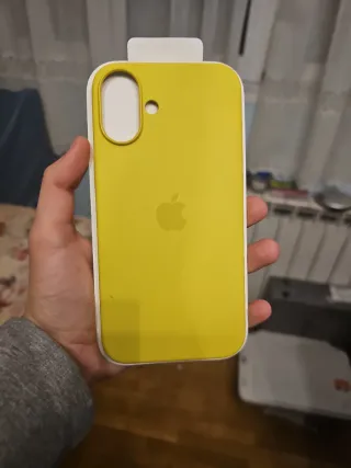 Funda iPhone 16 Plus Amarillo MagSafe