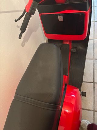 Vespa TX 200 Roja