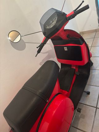 Vespa TX 200 Roja