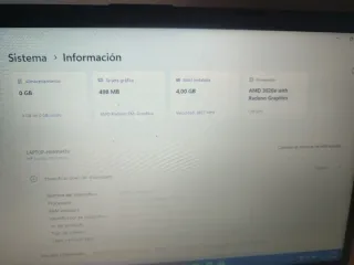 Ordenador portátil HP blanco.