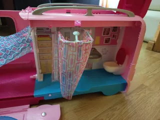 Caravana Barbie Rosa con Piscina y Tobogán