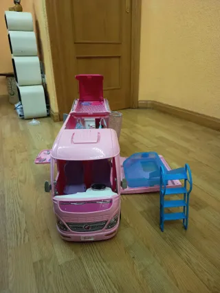 Caravana Barbie Rosa con Piscina y Tobogán