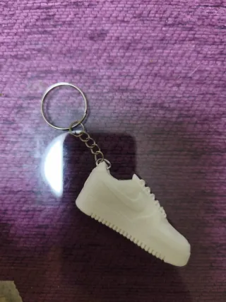 Llavero zapato deportivo blanco nike