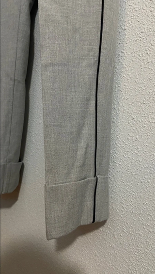 Pantalón de pinza gris de Bershka