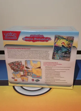 Caja ETB Brecha Paradójica cartas Pokemon
