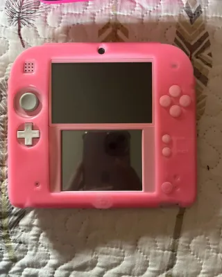 Nintendo 2DS Rosa con funda, estuche y cargador