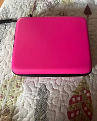 Nintendo 2DS Rosa con funda, estuche y cargador
