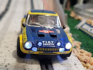 Coche de slot Scalextric Fiat Abarth 124