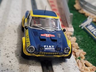 Coche de slot Scalextric Fiat Abarth 124
