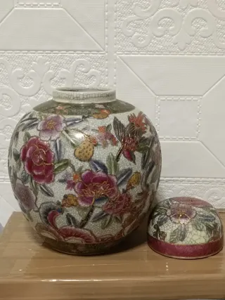 Jarrón Urna de cerámica decorada